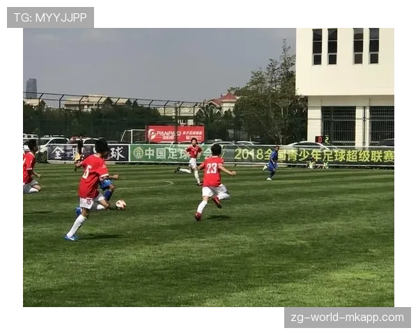 足球联赛首次推出“青少年体验裁判”活动